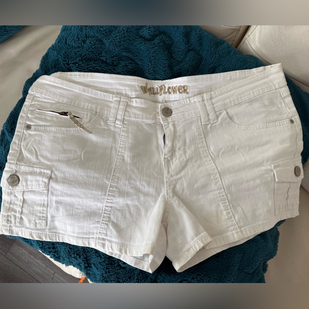 Wildflowers White Cargo Shorts with Zip Pocket